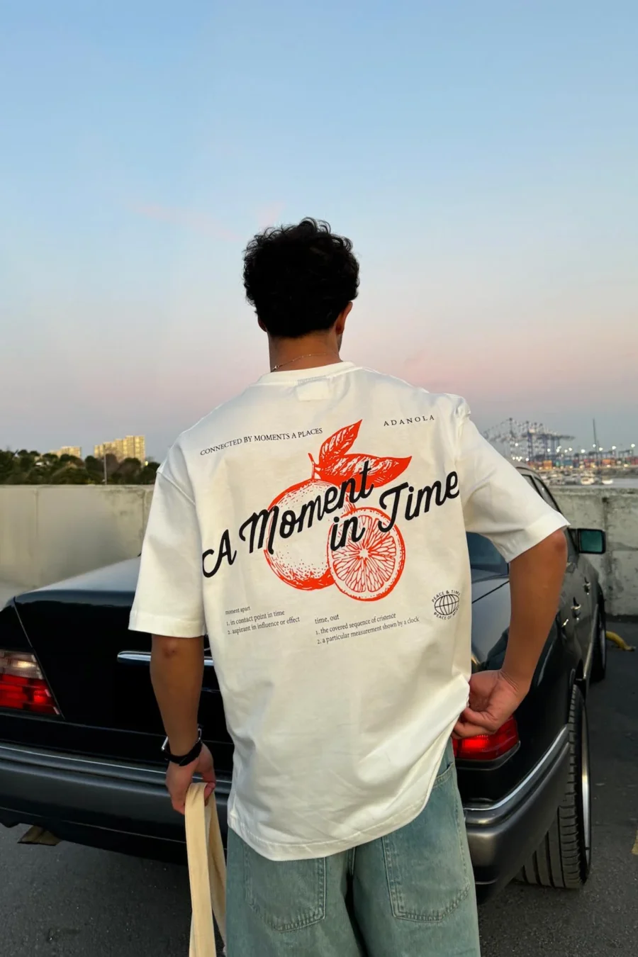 "A Moment in Time" Graphic Oversize T-Shirt