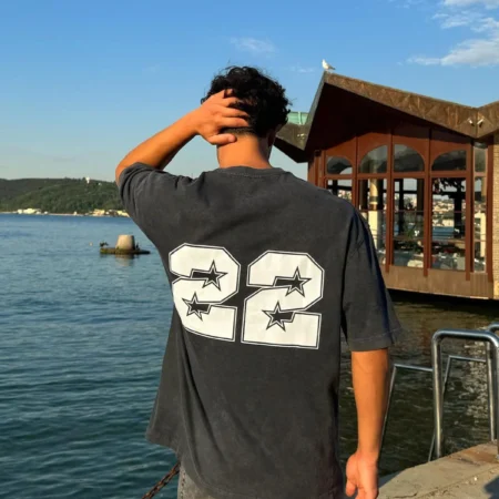 "Twenty Two" Star Graphic Oversize T-Shirt - Acid Wash Black