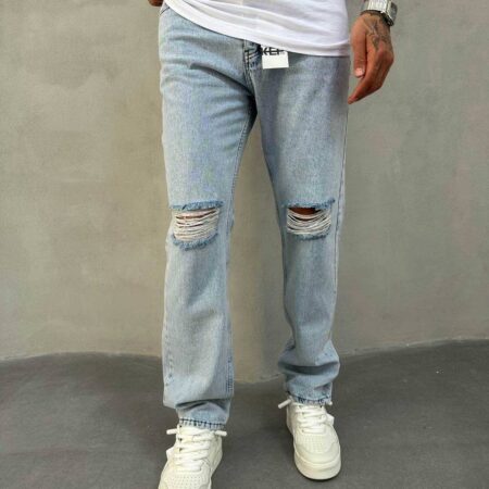 Light Wash Ripped Knee Oversize Jeans