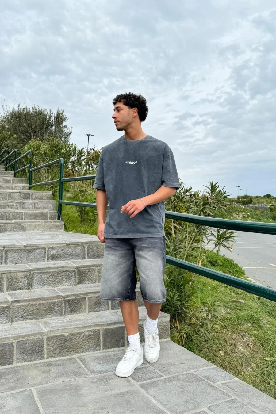 "1989" Graphic Acid Wash Oversize T-Shirt - Anthracite - Image 3
