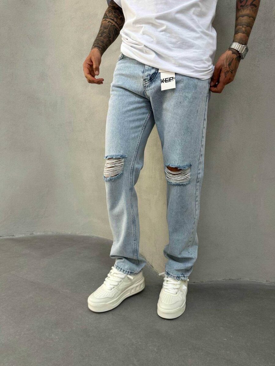 Light Wash Ripped Knee Oversize Jeans - Image 2