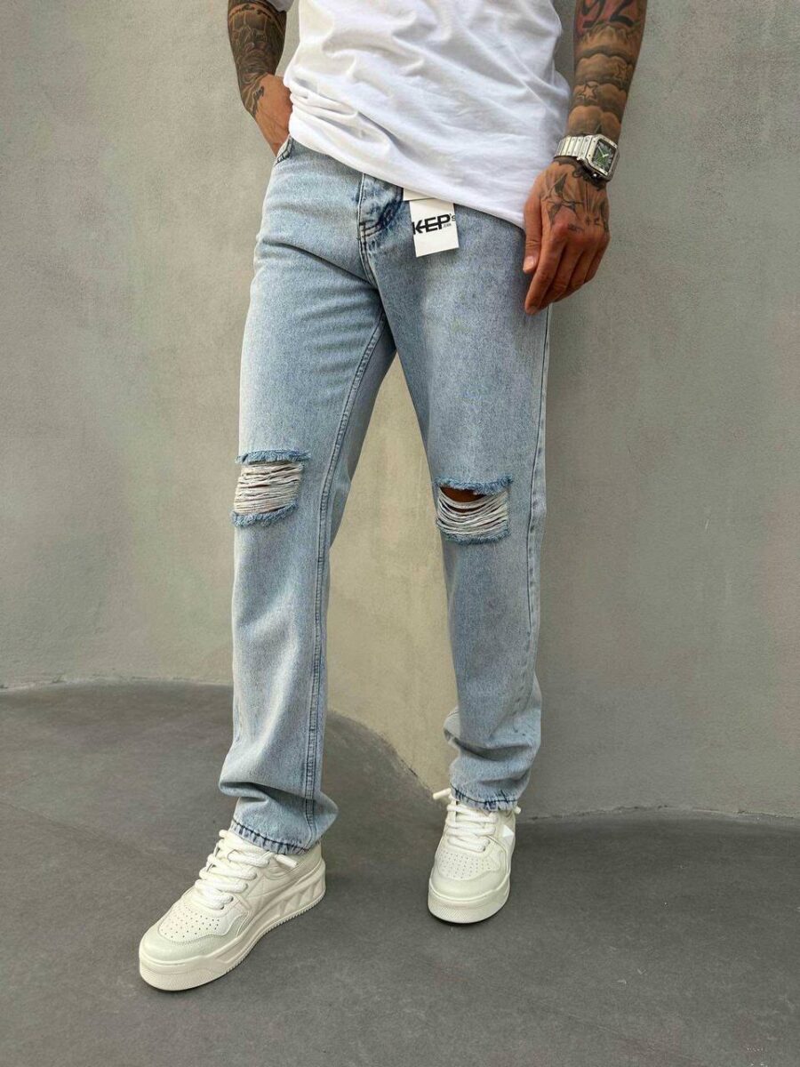 Light Wash Ripped Knee Oversize Jeans - Image 3