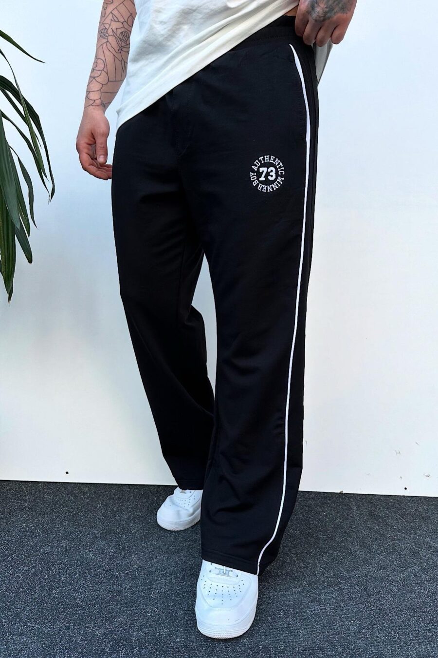 "73" Black Premium Oversize Trackpants - Image 2