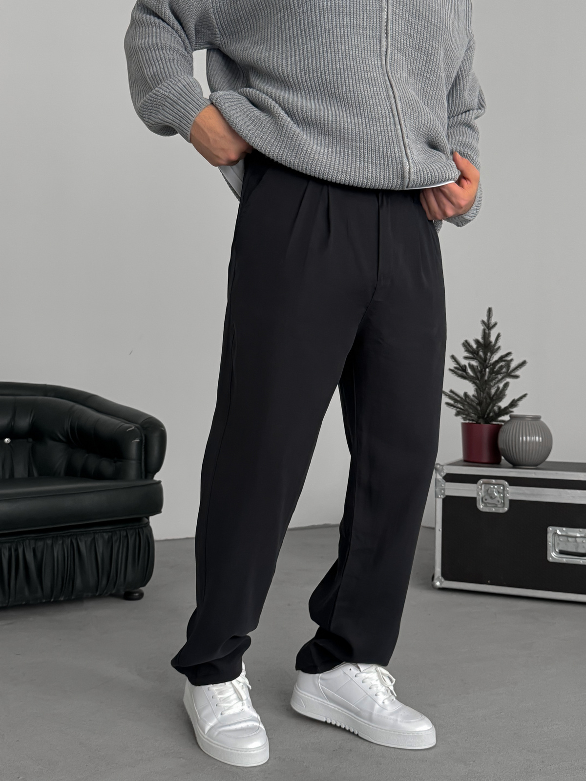 KE - Black Pleated Tencel Fabric Baggy Pants - Image 4