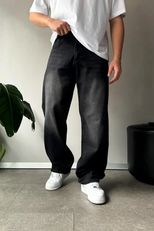 BLACK WASH SUPER BAGGY JEANS