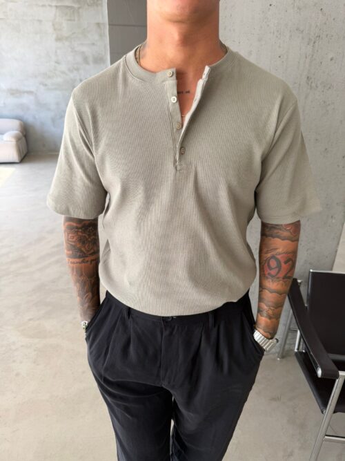 RELAXED KHAKI HENLEY TSHIRT