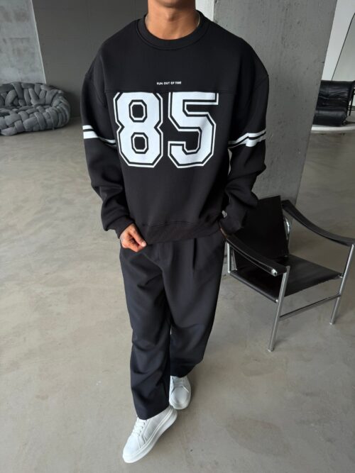 RETRO BLACK SWEAT