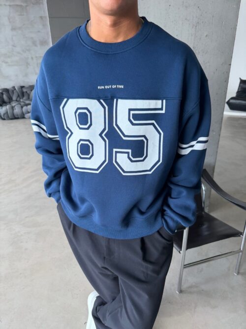 RETRO NAVY SWEAT